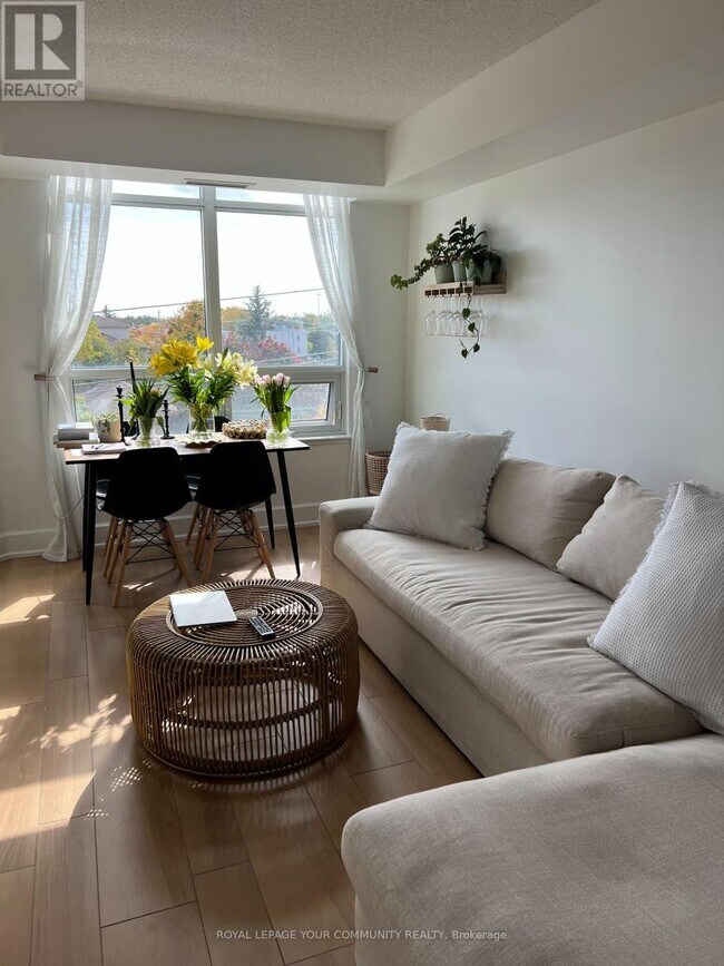 Photo du bâtiment - 676-676 Sheppard Ave E