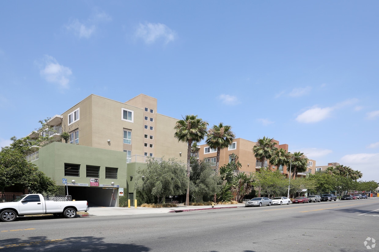 Building Photo - Adams Family Apartments