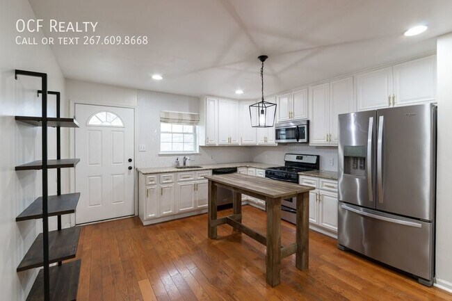 Building Photo - Modern Point Breeze 3 Bedroom / 2.5 Bathro...