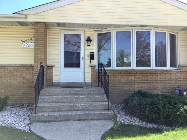 Foto del edificio - 4920 Cypress Dr