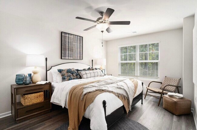 Foto del edificio - 319-323 Honeystone St