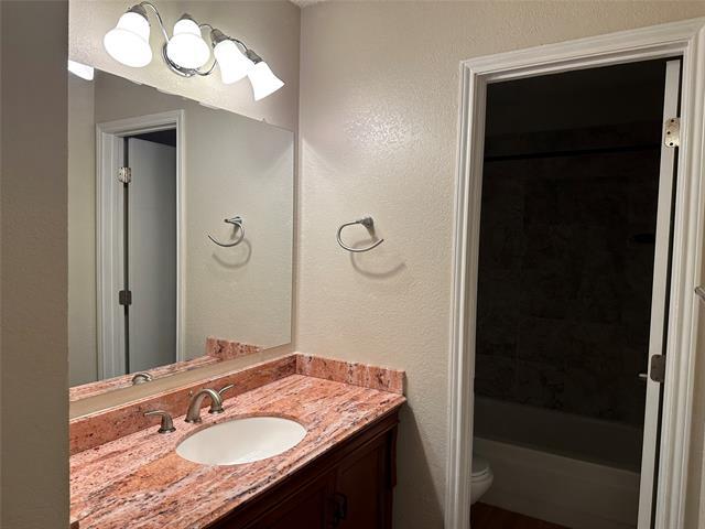 Building Photo - 2717 Meadow Park Dr