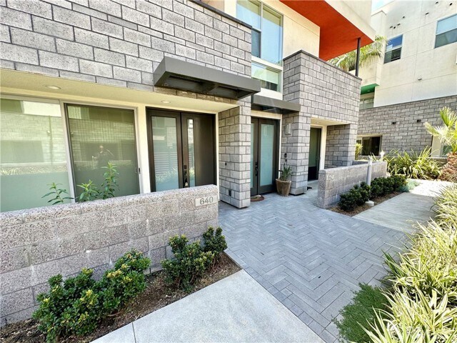 Building Photo - 640 Channel Way