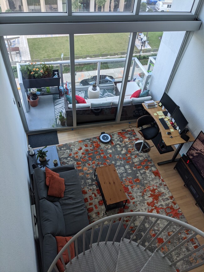 Living Room - 150 E Robinson St
