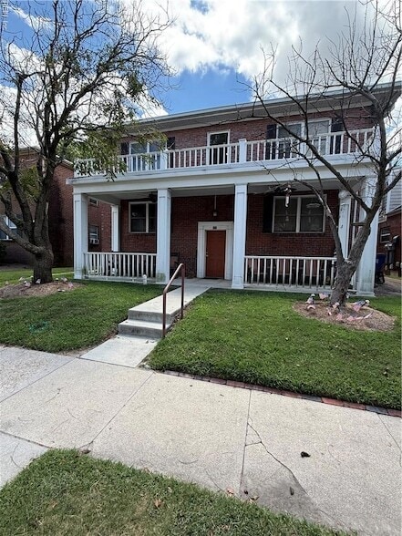 Building Photo - 825 Harrington Ave