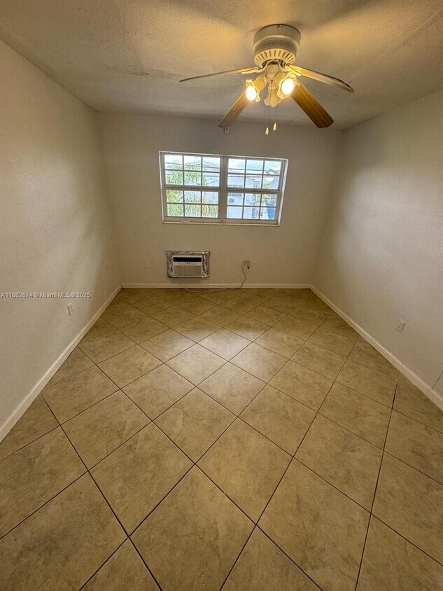 Foto principal - 1451 NE 170th St