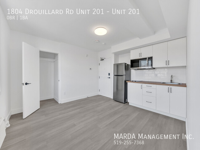 Photo du bâtiment - NEWLY RENOVATED BACHELOR UNIT IN EAST WIND...