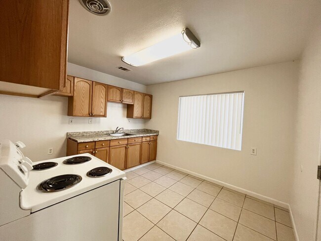 Foto del edificio - 1736-1740 Madrone Avenue