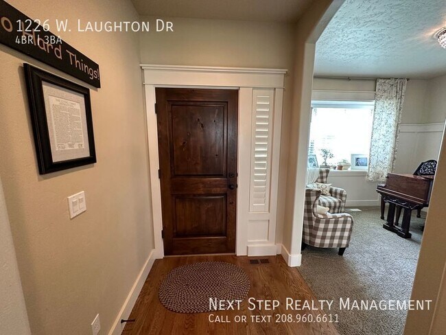 Building Photo - 4 Bed 2.5 Bath in Paramount Subdivision - ...