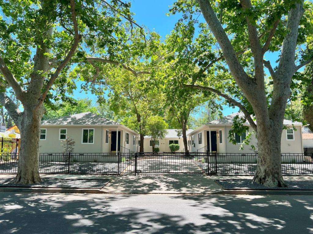 Foto principal - 3208 B St
