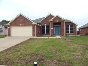 Building Photo - 2704 Pyramid Ln