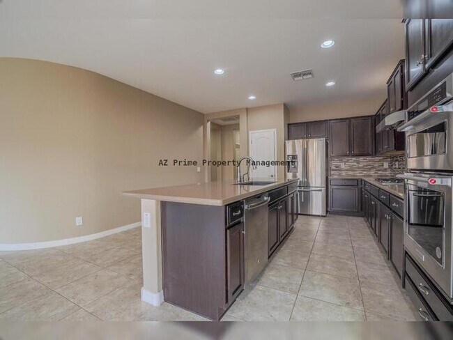 Foto del edificio - 671 E Blossom Rd
