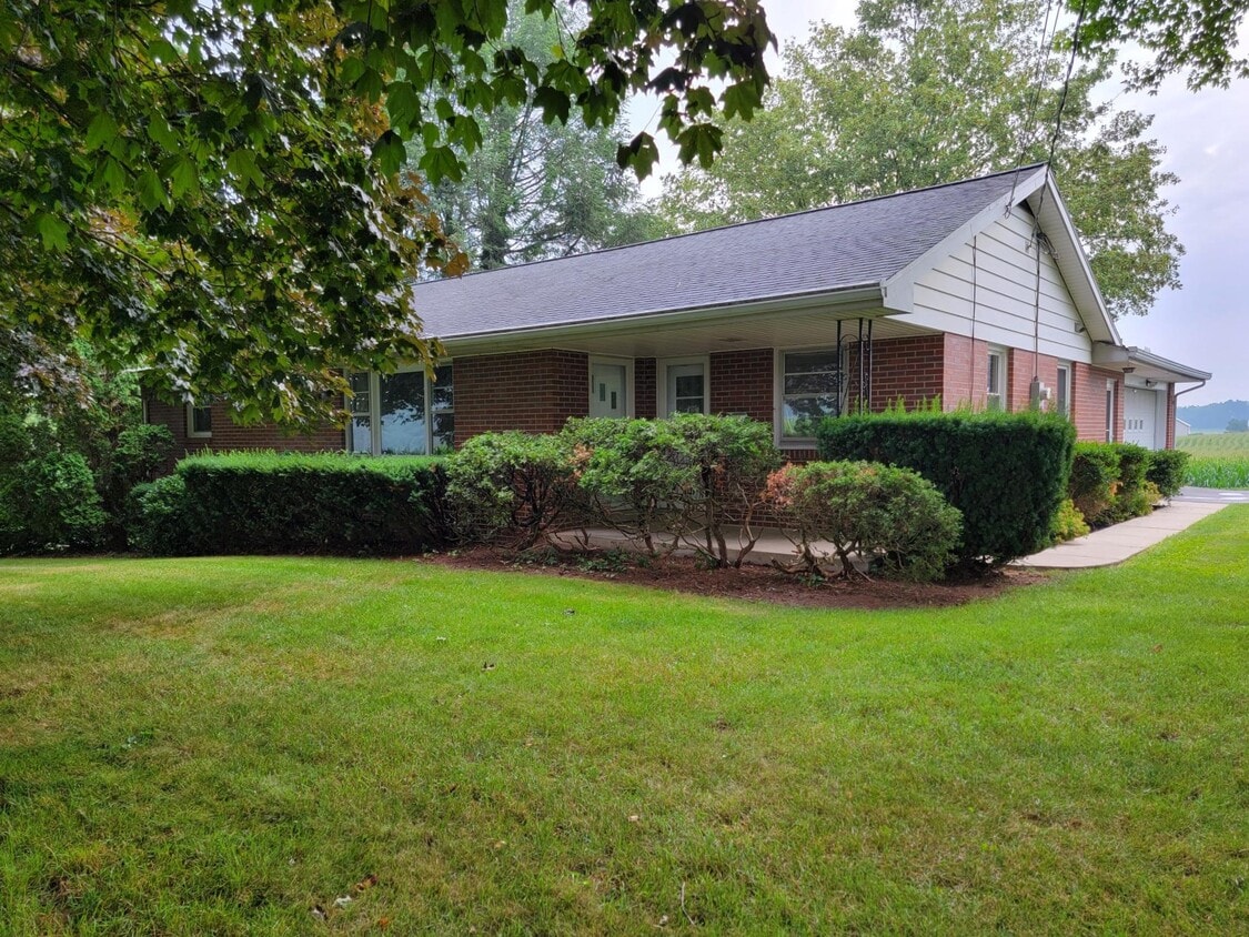 390 Akron Rd, Ephrata, PA 17522 House Rental in Ephrata, PA