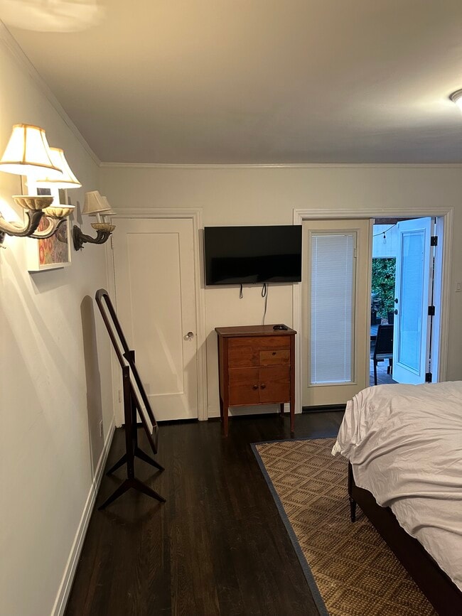 Building Photo - 1229 S Orange Dr