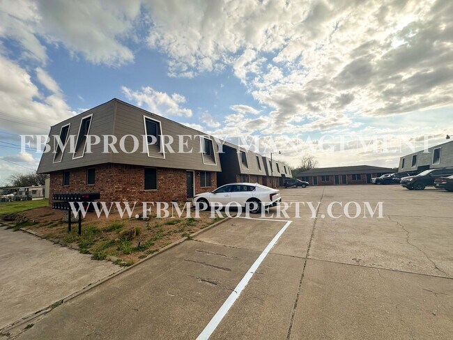 Foto del edificio - Willow Court Apartments, Unit 204 - 2 Bedroom, 1 Bathroom Apartment Home in Mexia, TX!
