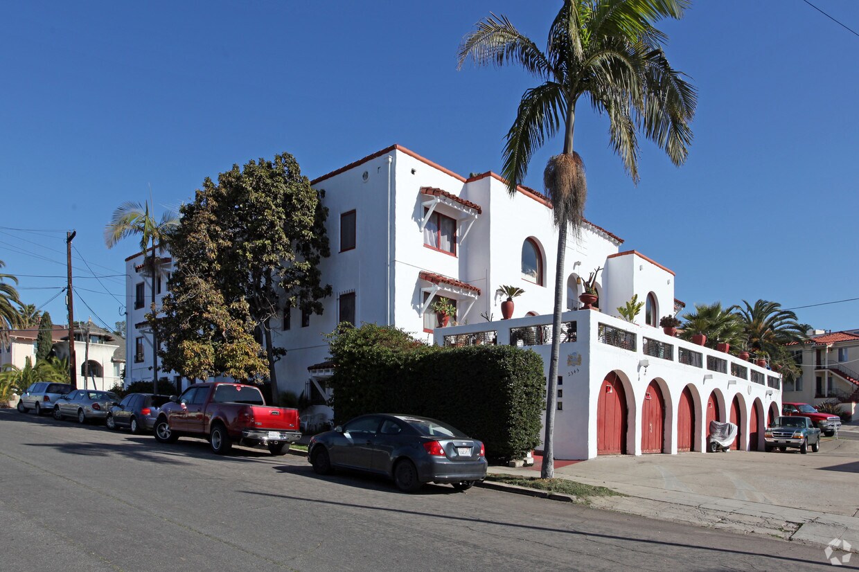 Building Photo - 2344 Curlew St