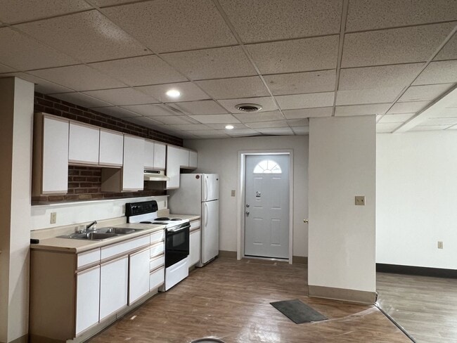 Building Photo - 211 N Queen St