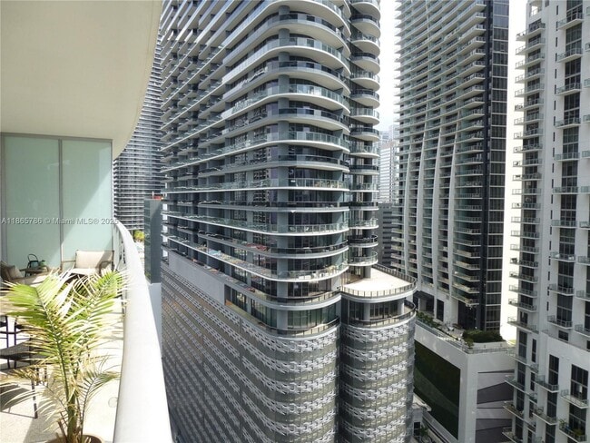 Building Photo - 1100S S Miami Ave