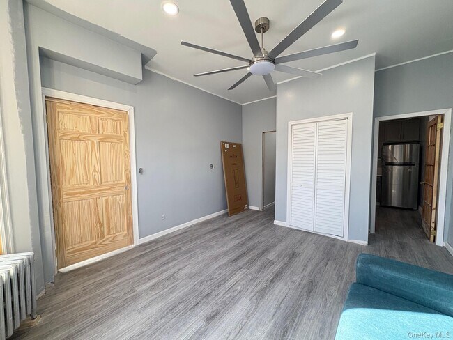 Foto del edificio - 181 Conklin Ave