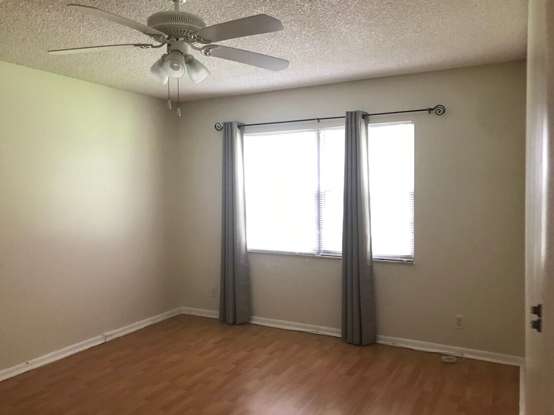 Master Bedroom - ceiling fan and view of golf course - 12650 SW 6th St