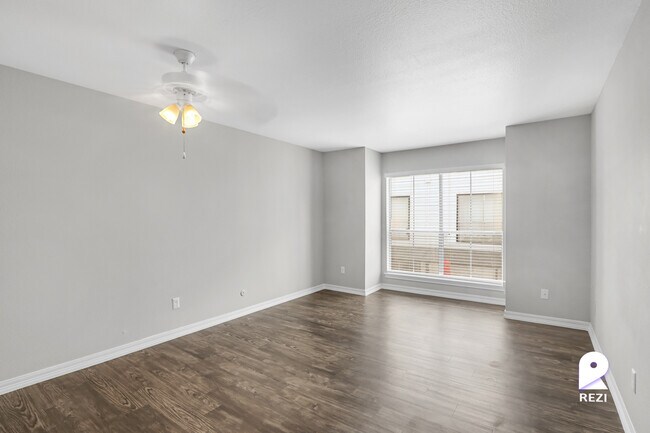 Foto del edificio - 4400 Memorial Dr