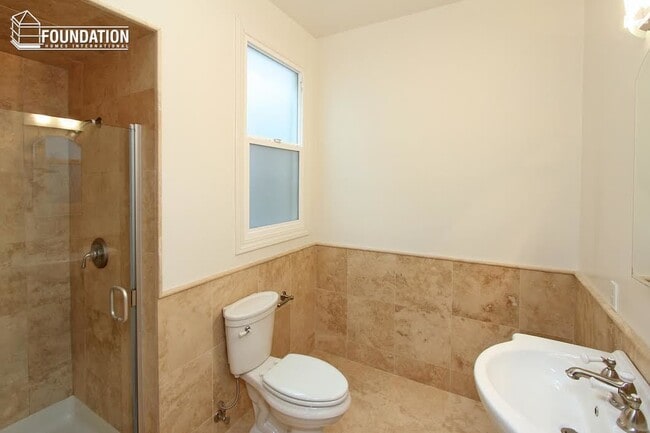 Foto del edificio - Charming, S.F. 2BD/2BA Flat- Parking - FOU...