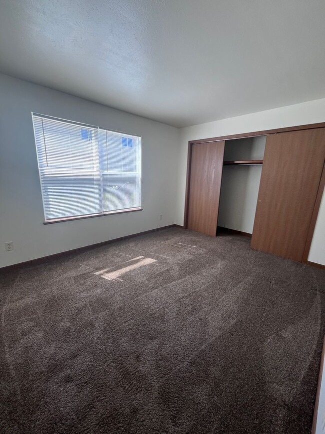 Building Photo - 217 Tanglewood Dr