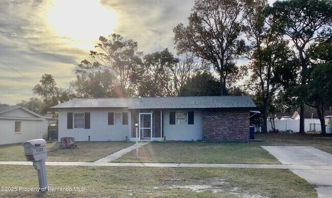 Foto del edificio - 7322 Pinehurst Dr