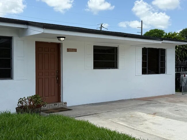 Building Photo - 1310 W 30th St