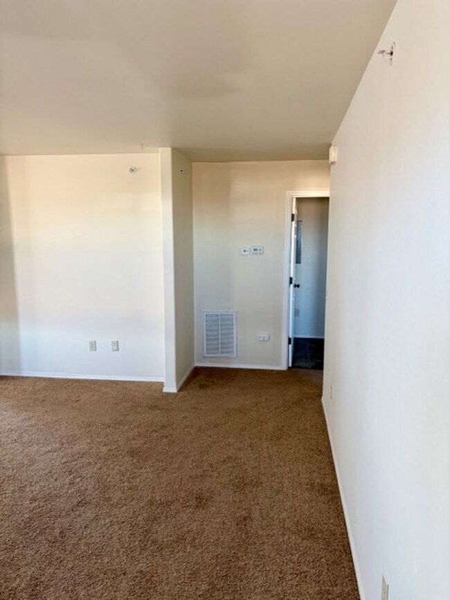 Foto del edificio - 3 Bedroom 2 Bathroom Condo