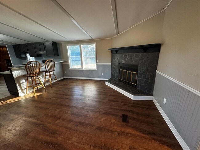 Foto del edificio - 2484 Gator Ln