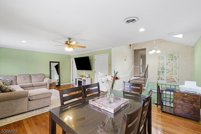 Foto del edificio - 17 Lathrop Ave