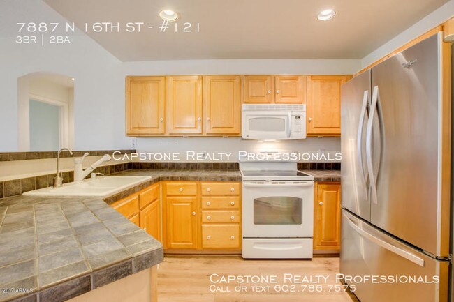 Building Photo - Beautiful 3 bedroom 2 bath townhome