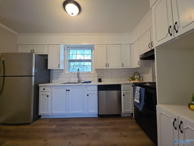 Foto del edificio - 3619 Hester Ln NW