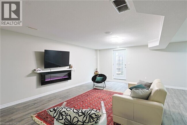 Photo du bâtiment - 49 Woodhatch Crescent