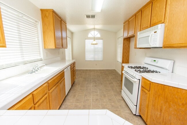 Foto del edificio - COMING SOON!! Cozy 3-Bedroom, 2-Bath Home in Merced