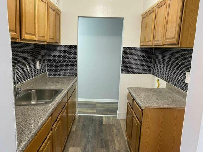 Building Photo - 2 bedroom in BRONX NY 10460