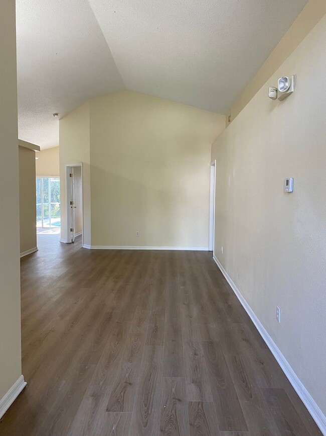 Building Photo - Pool-Home for Rent