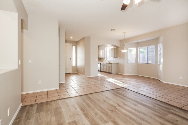 Building Photo - 8713 N 58th Ln