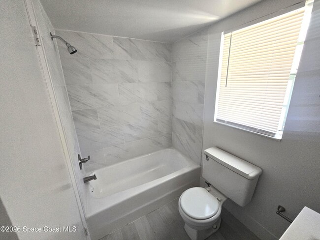 Building Photo - 400 Johnson Ave