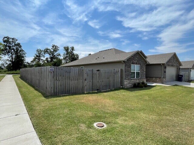 Building Photo - 2506 E Fennec St