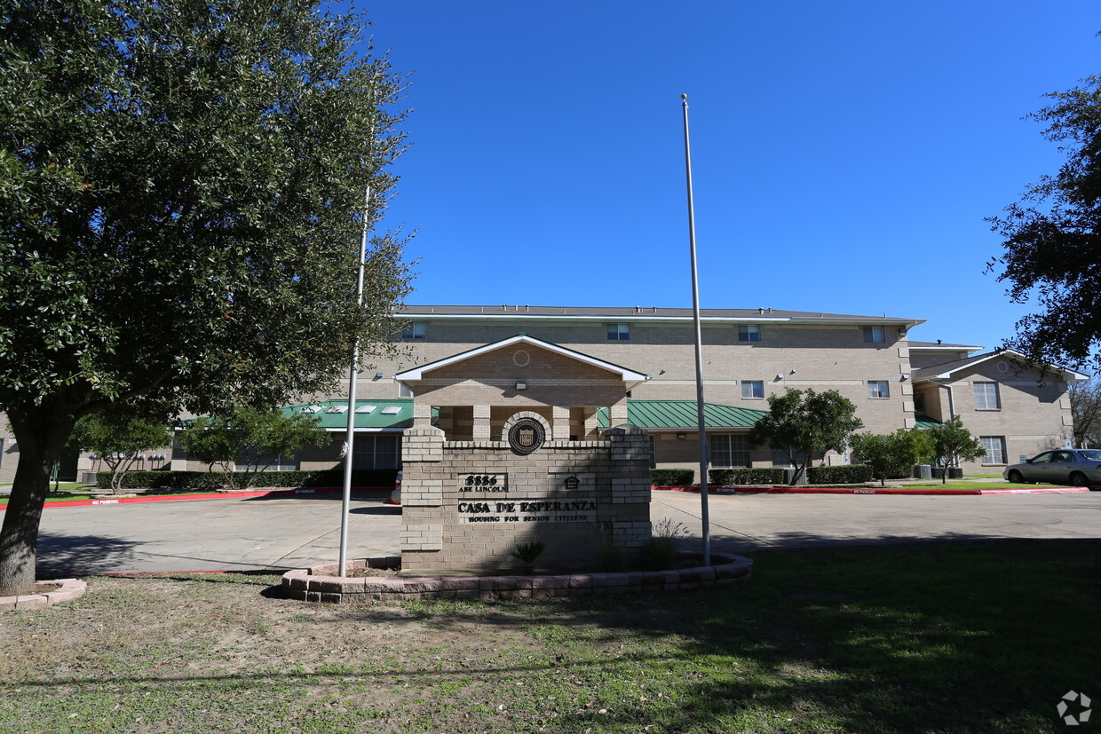 Primary Photo - Casa De Esperanza Apartments