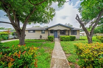 Building Photo - 12715 Middle Ln