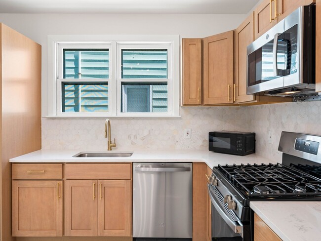 Building Photo - Beautifully Renovated 4-Bedroom Home with Designer Kitchen, Updated Bath & Central Air – Availabl...
