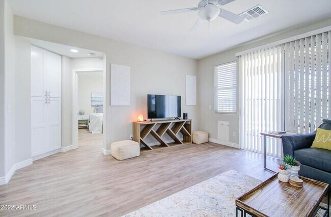 Building Photo - Beautiful 3BD/2BA home on Greenfield Lakes Golf Course featuring a private pool, den, upgraded fi...