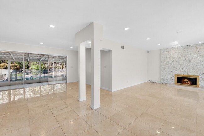 Foto del edificio - 4615 Arriba Dr