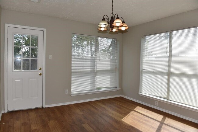 Building Photo - 12303 Glenmeadow Dr
