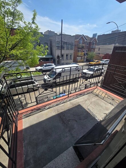 Photo - 35-31 10th St House