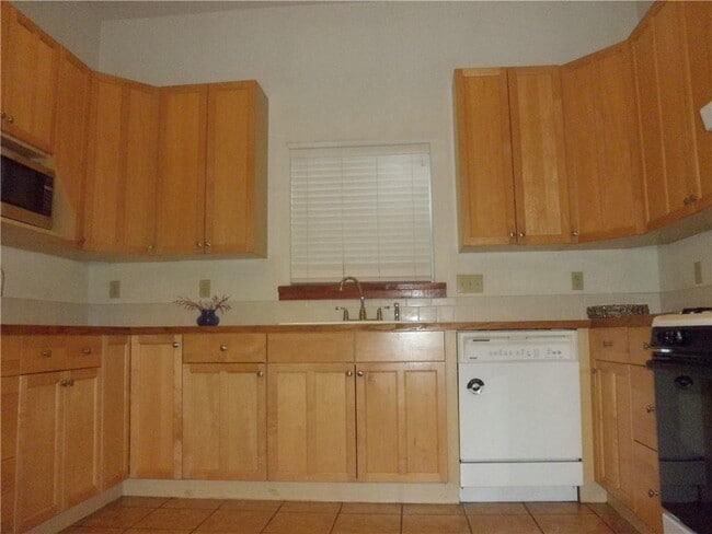 Building Photo - 109 W 38th St