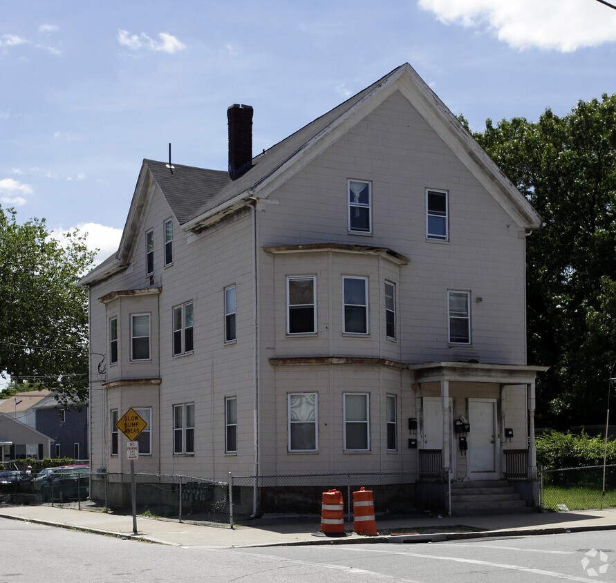 Primary Photo - 2 Wesleyan Ave